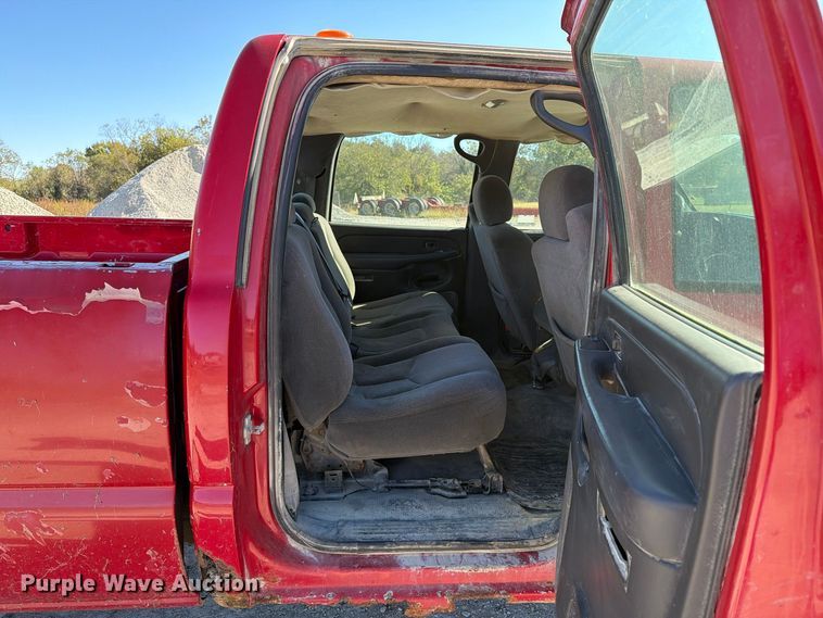 image for item EX1107 2006 Chevrolet Silverado 2500HD Crew Cab pickup truck