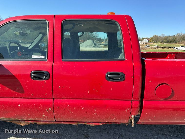 image for item EX1107 2006 Chevrolet Silverado 2500HD Crew Cab pickup truck