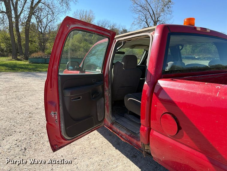 image for item EX1107 2006 Chevrolet Silverado 2500HD Crew Cab pickup truck