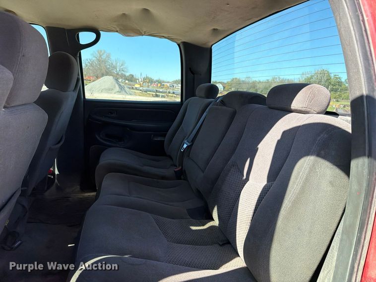 image for item EX1107 2006 Chevrolet Silverado 2500HD Crew Cab pickup truck