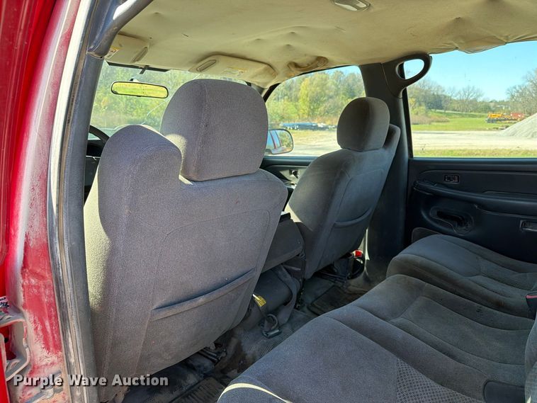 image for item EX1107 2006 Chevrolet Silverado 2500HD Crew Cab pickup truck