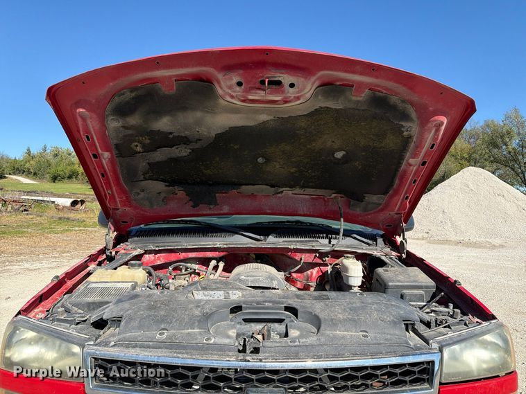 image for item EX1107 2006 Chevrolet Silverado 2500HD Crew Cab pickup truck