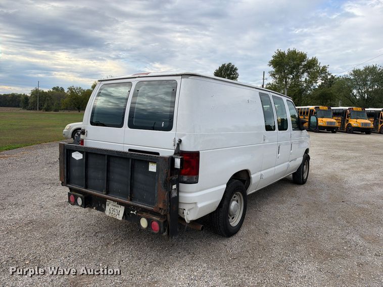image for item EX1528 2006 Ford E150 van