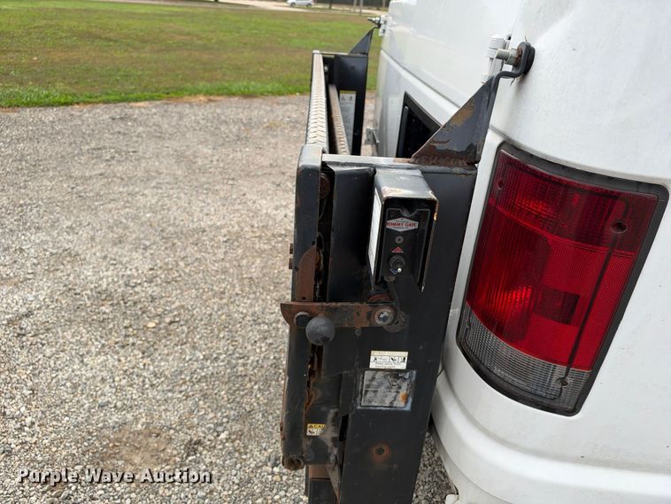 image for item EX1528 2006 Ford E150 van