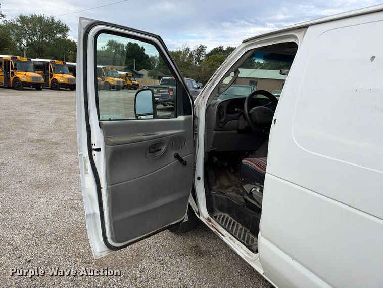 image for item EX1528 2006 Ford E150 van