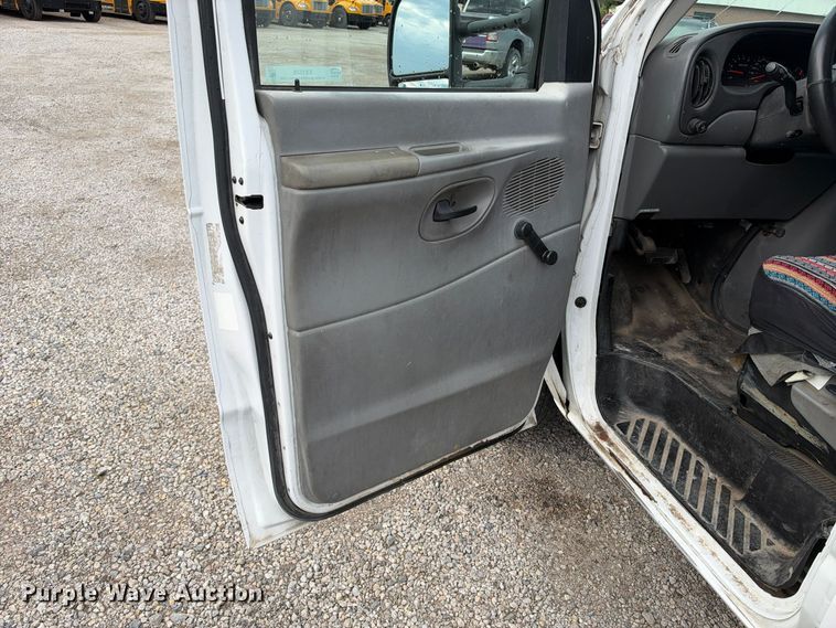 image for item EX1528 2006 Ford E150 van