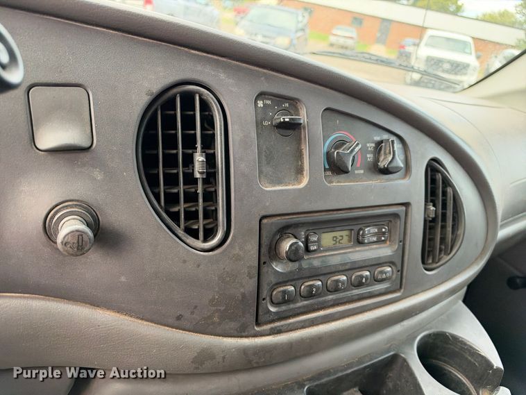 image for item EX1528 2006 Ford E150 van