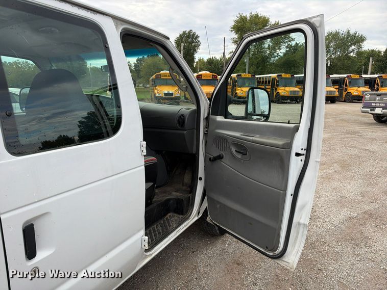 image for item EX1528 2006 Ford E150 van