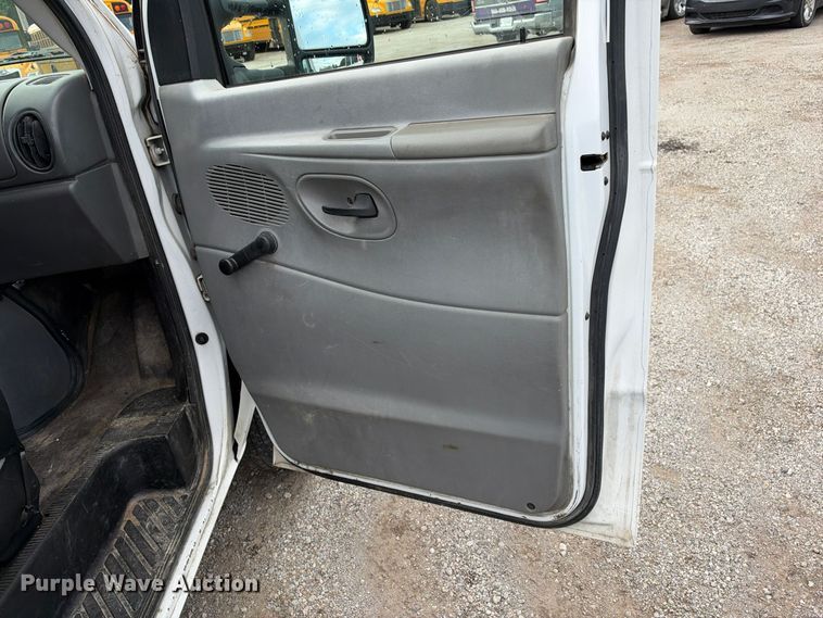 image for item EX1528 2006 Ford E150 van