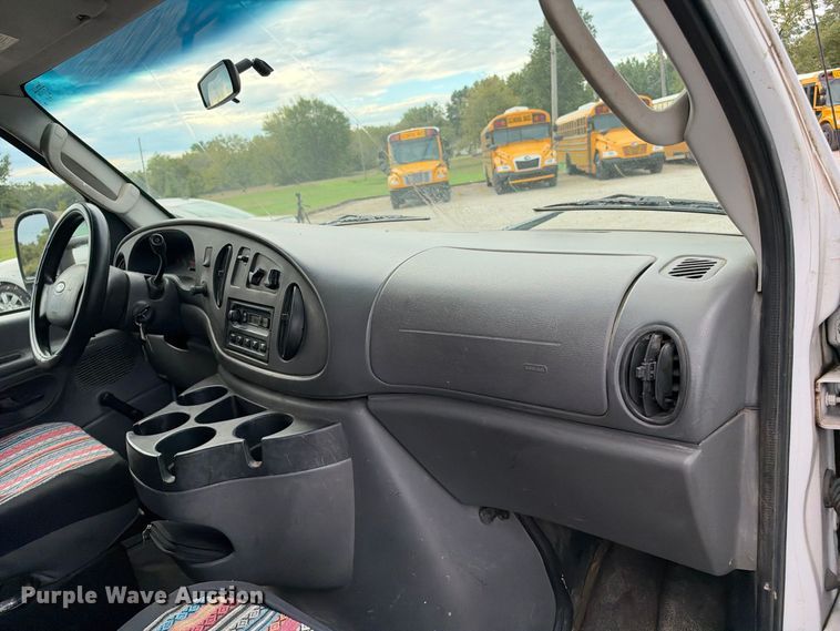 image for item EX1528 2006 Ford E150 van