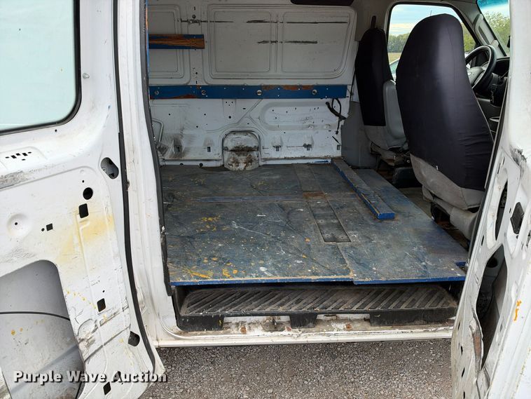 image for item EX1528 2006 Ford E150 van