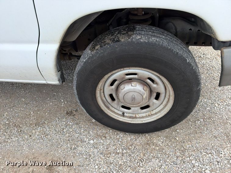 image for item EX1528 2006 Ford E150 van