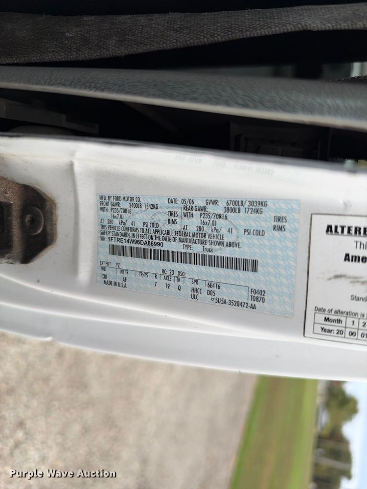 image for item EX1528 2006 Ford E150 van