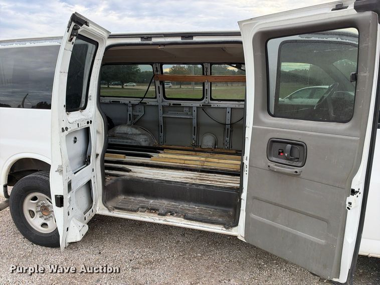 image for item EX1529 2011 Chevrolet Express 2500 van