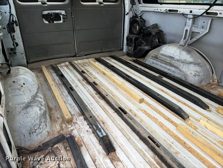 image for item EX1529 2011 Chevrolet Express 2500 van