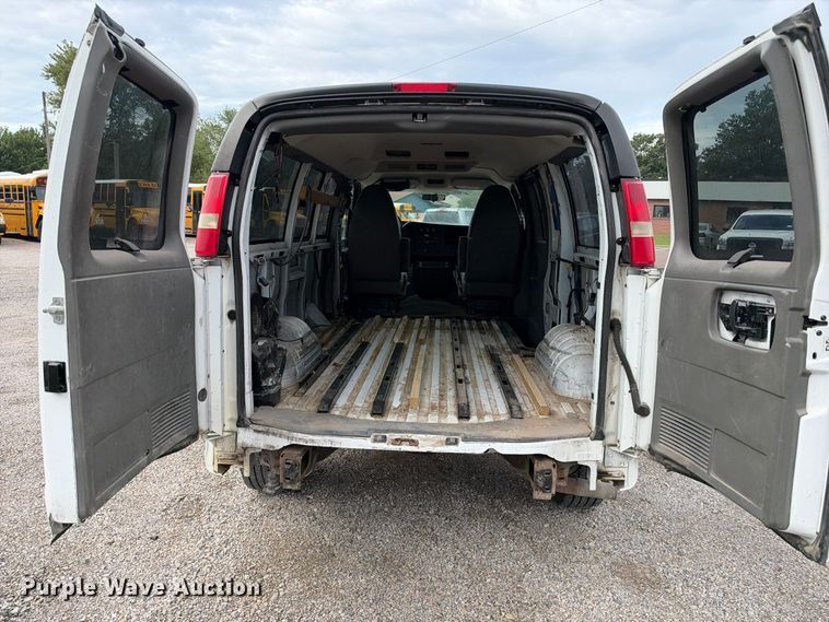 image for item EX1529 2011 Chevrolet Express 2500 van