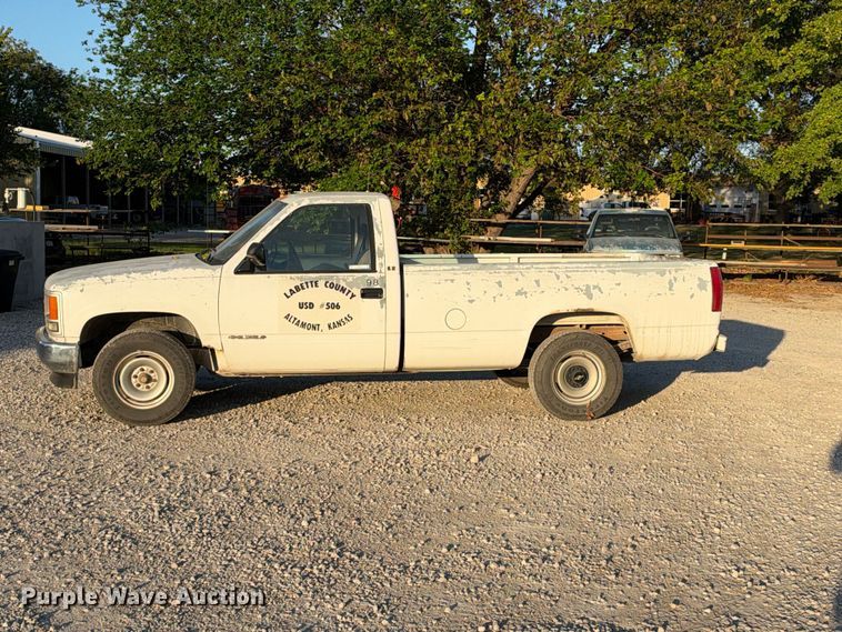 image for item EX2442 1989 Chevrolet C3500 pickup truck