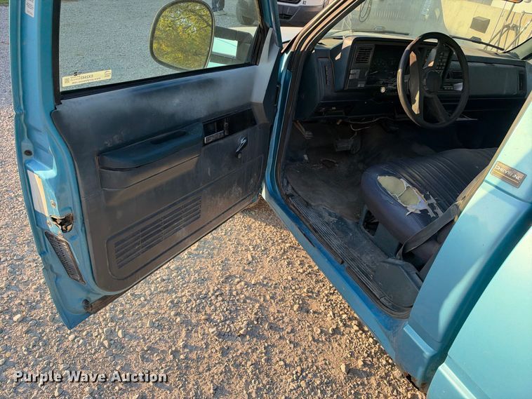 image for item EX2443 1994 Chevrolet C2500 pickup truck