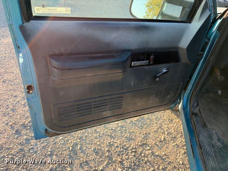 image for item EX2443 1994 Chevrolet C2500 pickup truck