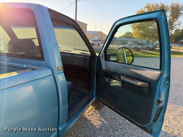 image for item EX2443 1994 Chevrolet C2500 pickup truck