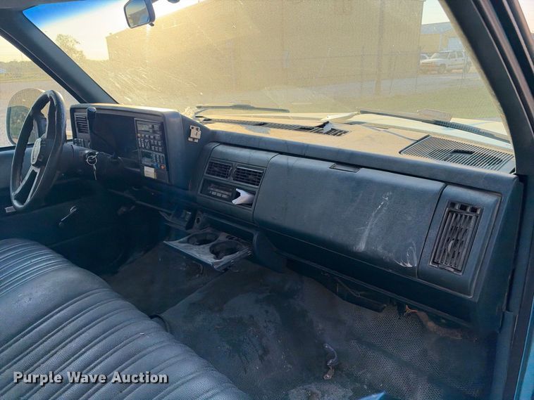 image for item EX2443 1994 Chevrolet C2500 pickup truck