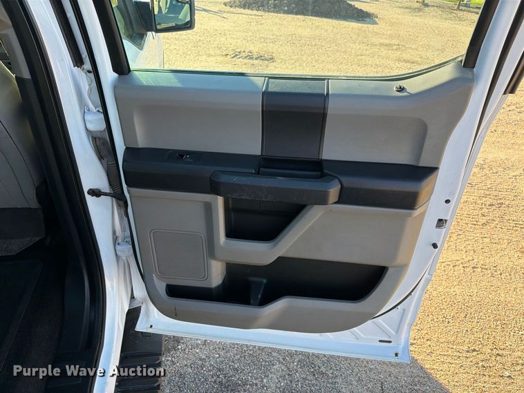 image for item FB8990 2016 Ford F150 Crew Cab pickup truck
