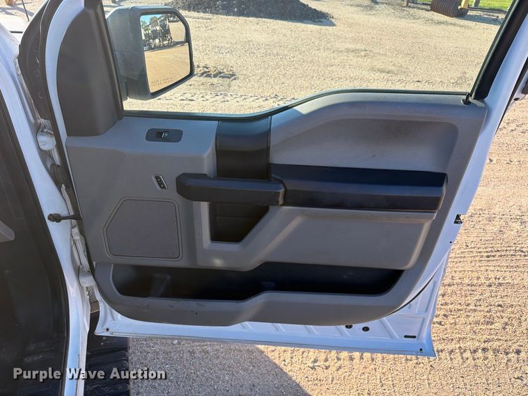 image for item FB8990 2016 Ford F150 Crew Cab pickup truck