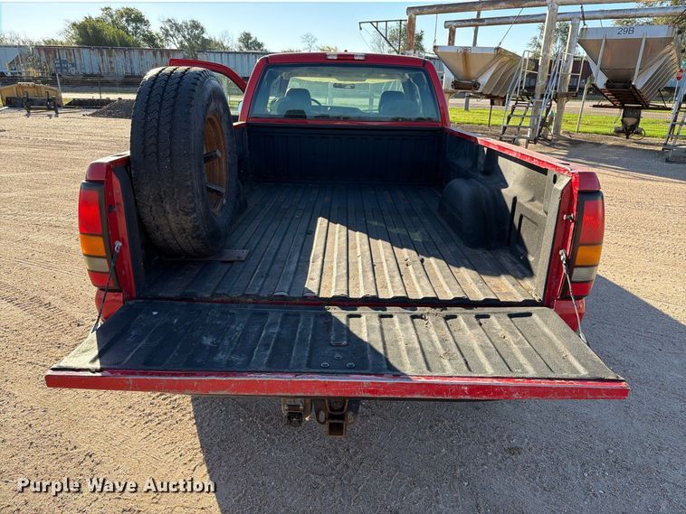 image for item FB8993 2005 GMC Sierra 3500 Ext. Cab pickup truck