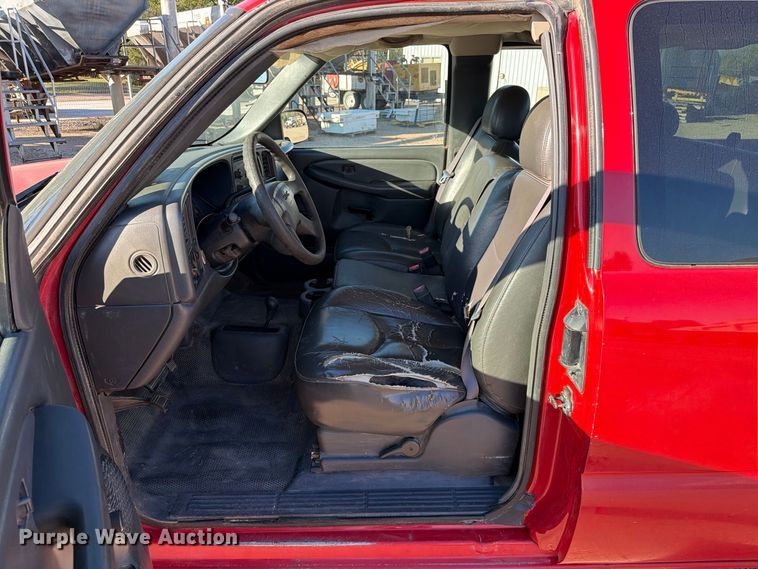image for item FB8993 2005 GMC Sierra 3500 Ext. Cab pickup truck