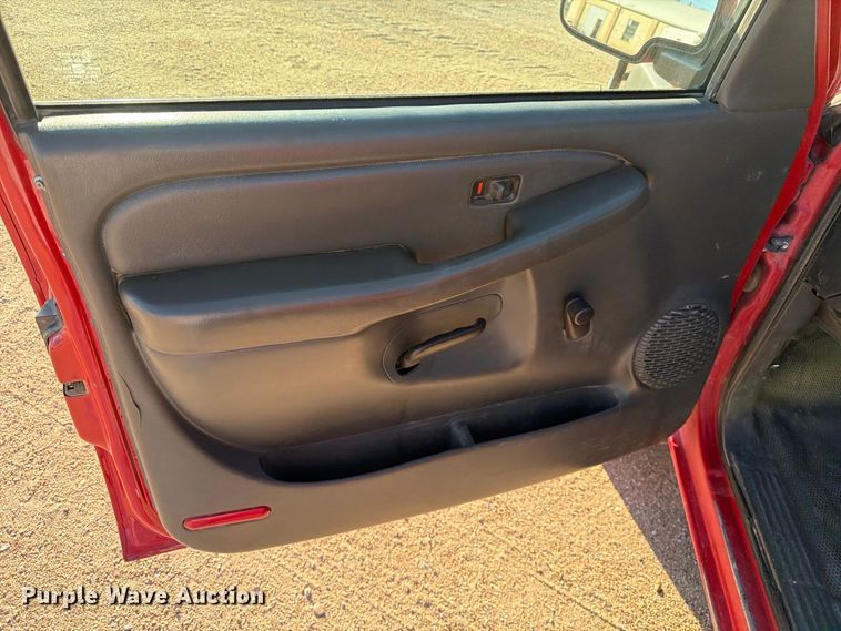 image for item FB8993 2005 GMC Sierra 3500 Ext. Cab pickup truck