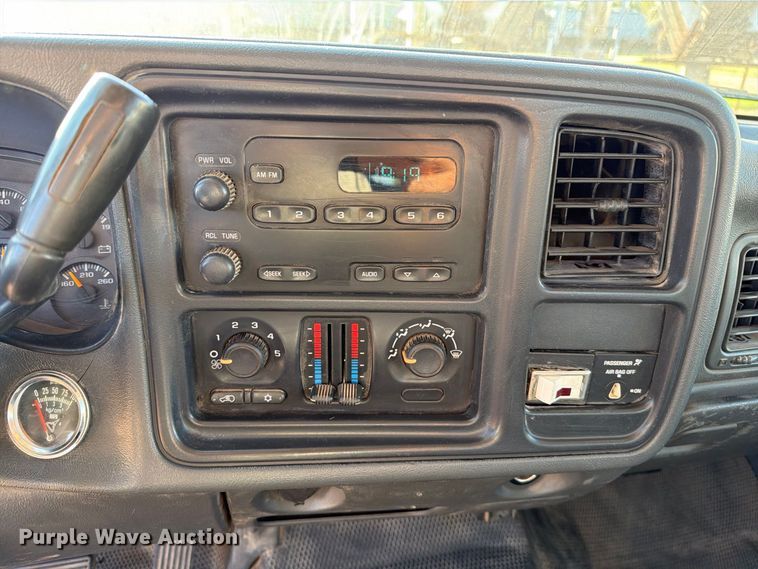 image for item FB8993 2005 GMC Sierra 3500 Ext. Cab pickup truck