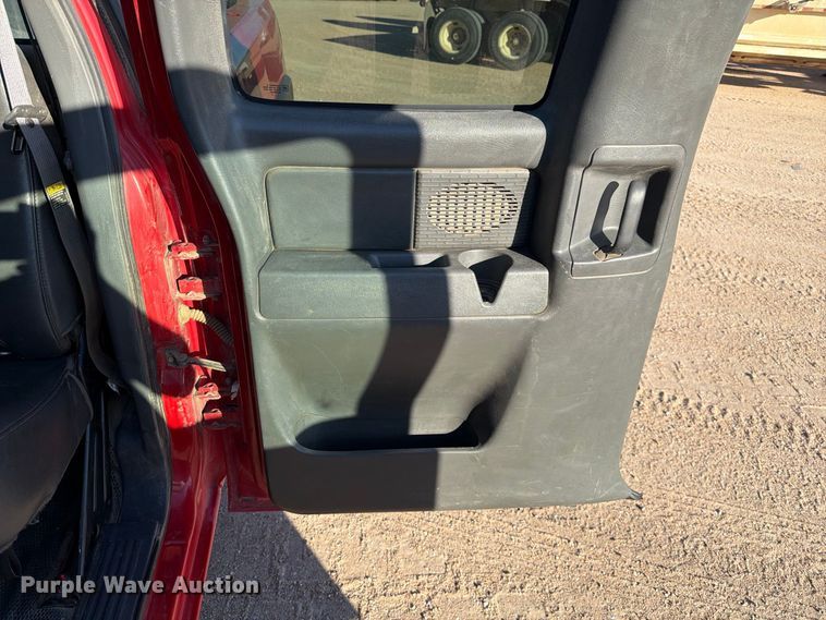 image for item FB8993 2005 GMC Sierra 3500 Ext. Cab pickup truck