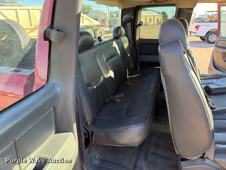image for item FB8993 2005 GMC Sierra 3500 Ext. Cab pickup truck