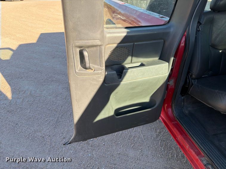 image for item FB8993 2005 GMC Sierra 3500 Ext. Cab pickup truck