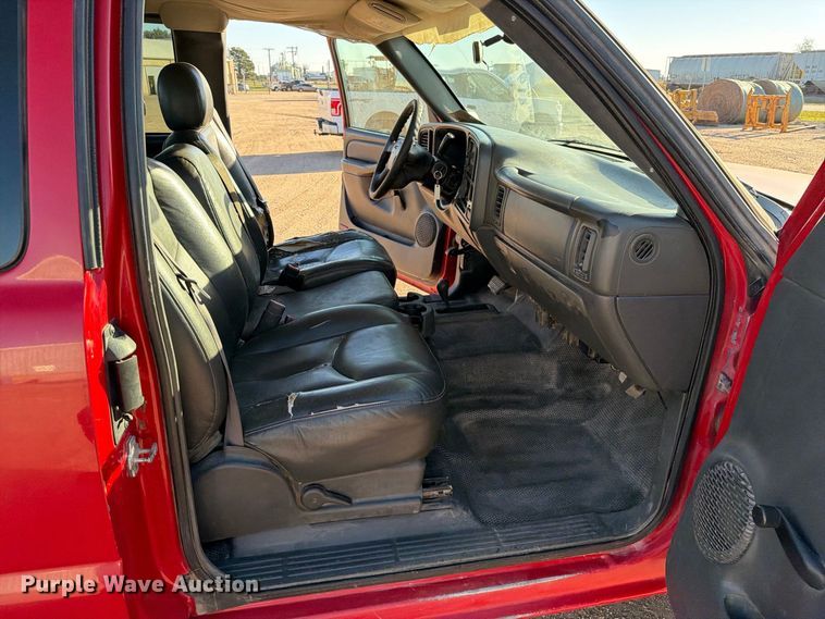 image for item FB8993 2005 GMC Sierra 3500 Ext. Cab pickup truck