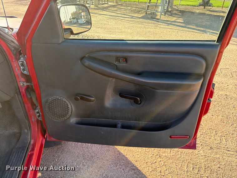 image for item FB8993 2005 GMC Sierra 3500 Ext. Cab pickup truck