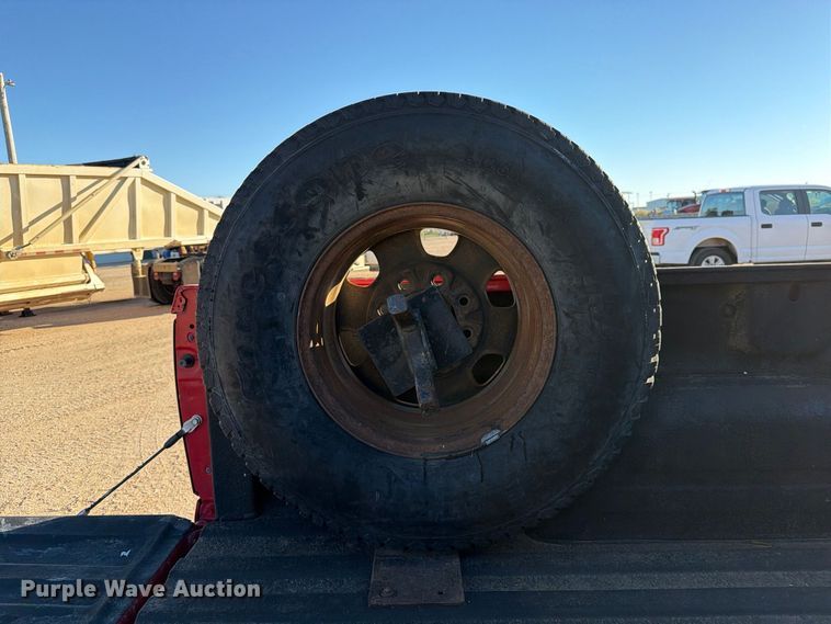 image for item FB8993 2005 GMC Sierra 3500 Ext. Cab pickup truck