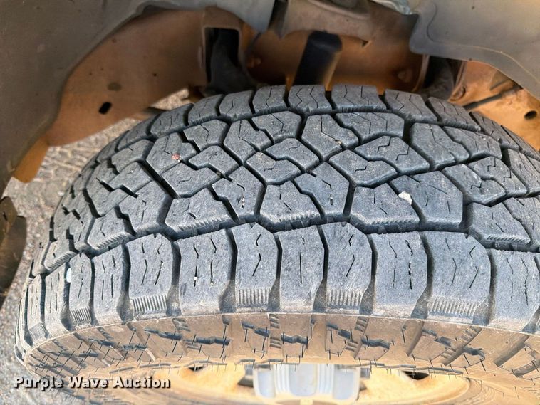 image for item FB8993 2005 GMC Sierra 3500 Ext. Cab pickup truck