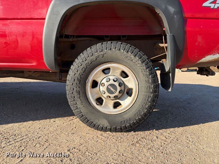 image for item FB8993 2005 GMC Sierra 3500 Ext. Cab pickup truck