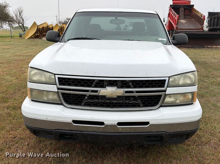 image for item FB8999 2006 Chevrolet Silverado 1500 Crew Cab pickup truck
