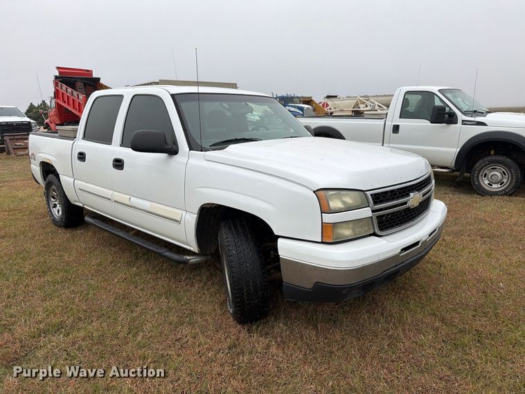 image for item FB8999 2006 Chevrolet Silverado 1500 Crew Cab pickup truck