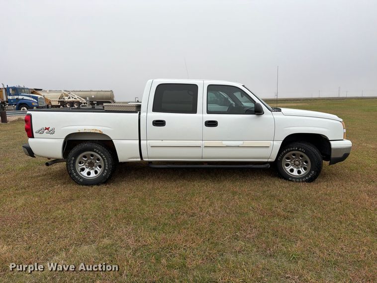 image for item FB8999 2006 Chevrolet Silverado 1500 Crew Cab pickup truck