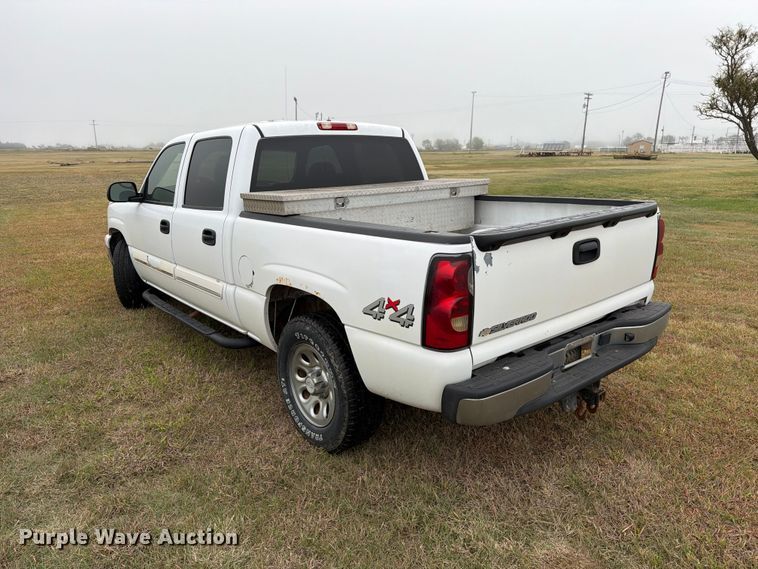 image for item FB8999 2006 Chevrolet Silverado 1500 Crew Cab pickup truck