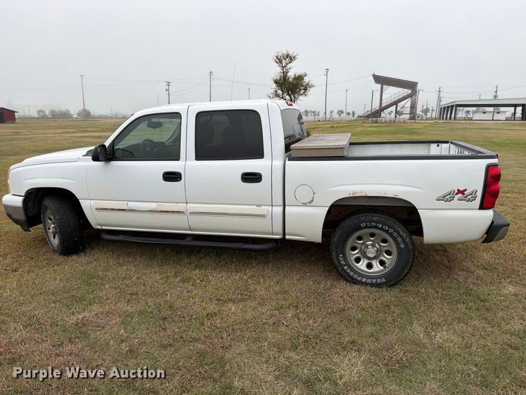 image for item FB8999 2006 Chevrolet Silverado 1500 Crew Cab pickup truck