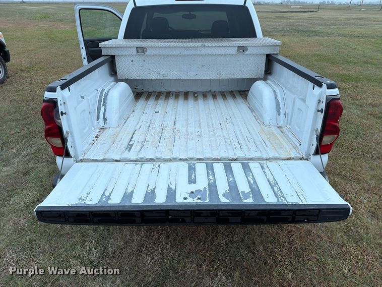 image for item FB8999 2006 Chevrolet Silverado 1500 Crew Cab pickup truck