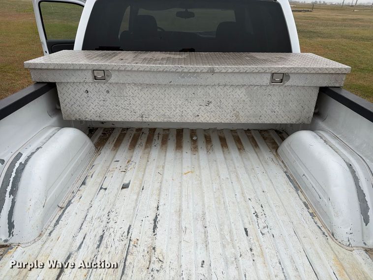 image for item FB8999 2006 Chevrolet Silverado 1500 Crew Cab pickup truck