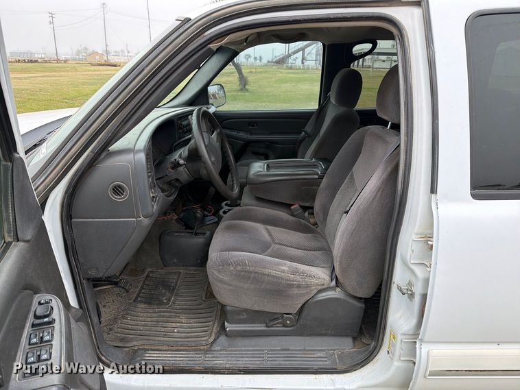image for item FB8999 2006 Chevrolet Silverado 1500 Crew Cab pickup truck