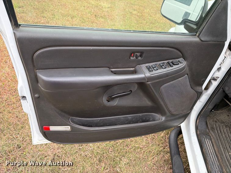 image for item FB8999 2006 Chevrolet Silverado 1500 Crew Cab pickup truck