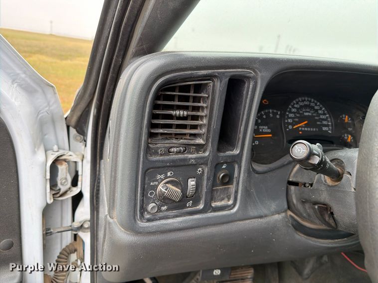 image for item FB8999 2006 Chevrolet Silverado 1500 Crew Cab pickup truck