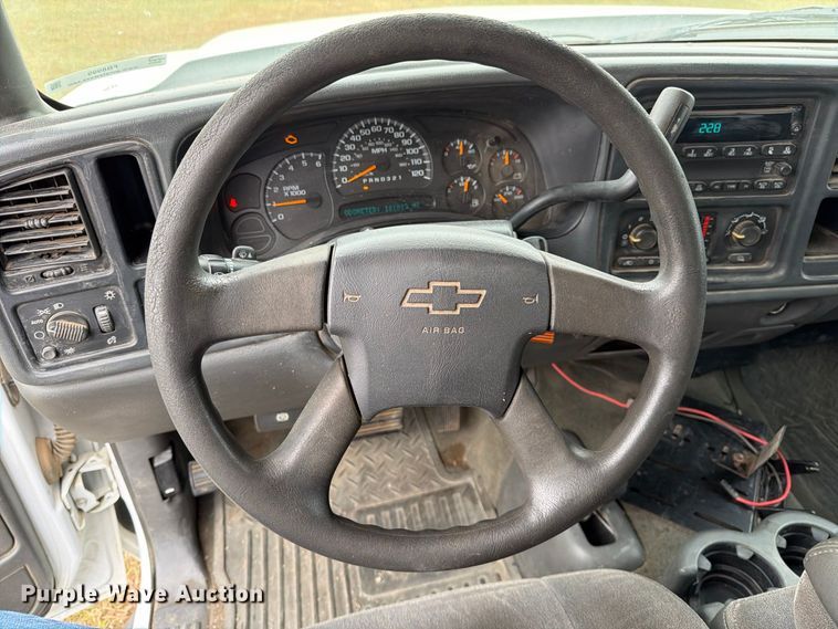 image for item FB8999 2006 Chevrolet Silverado 1500 Crew Cab pickup truck